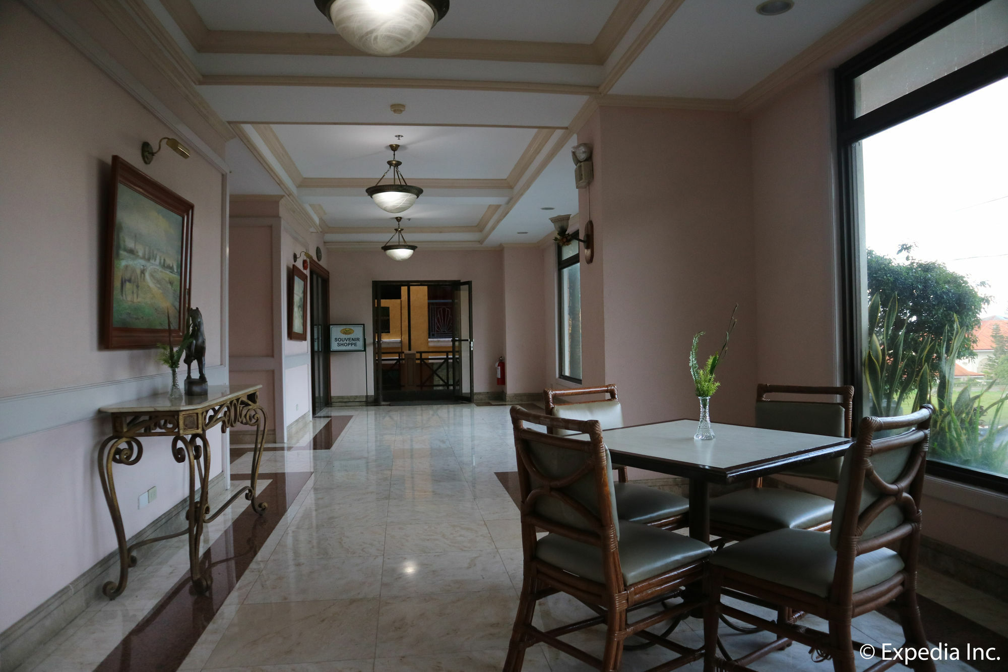 Sunrise Holiday Mansion Tagaytay City Екстериор снимка