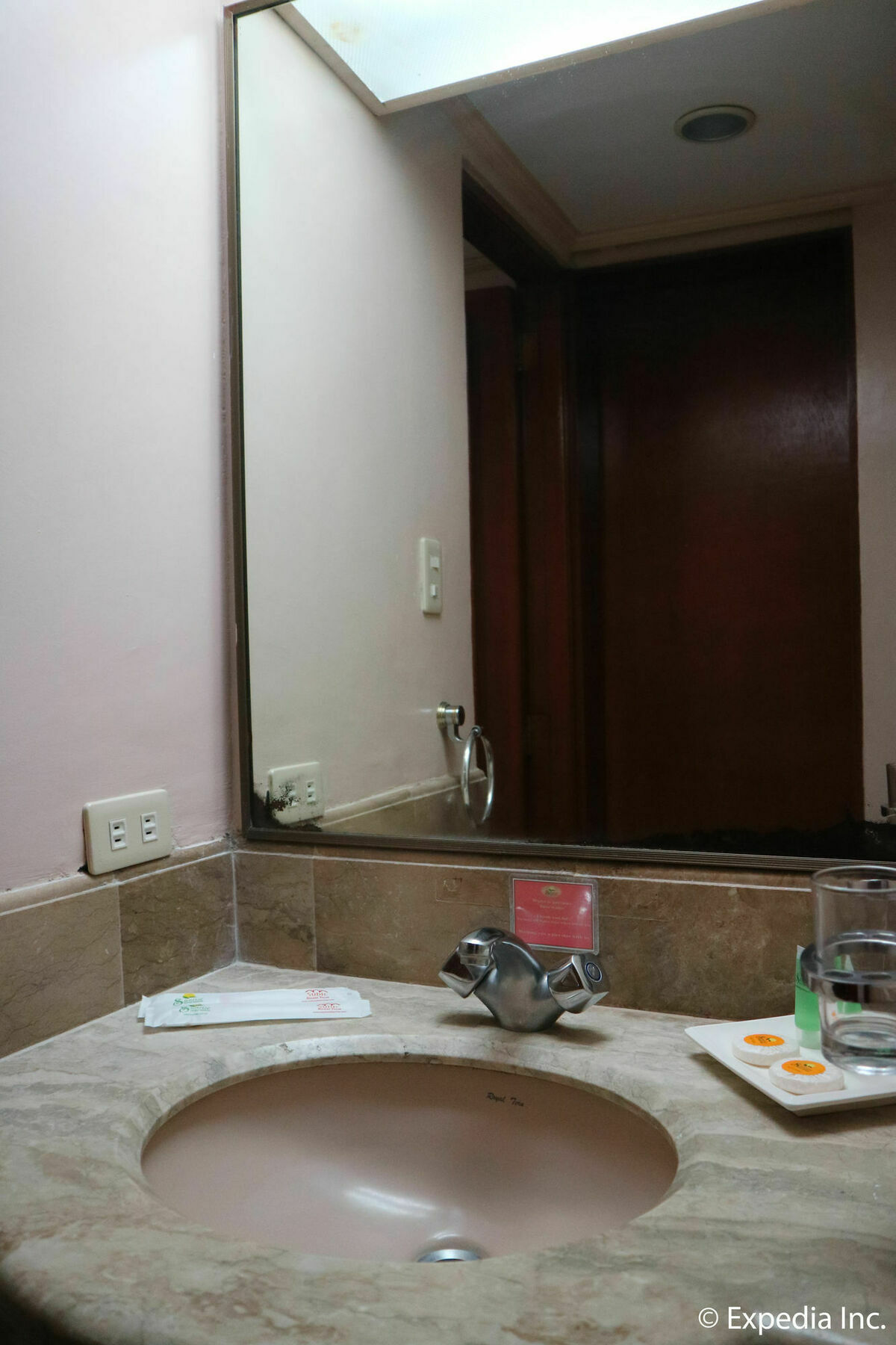 Sunrise Holiday Mansion Tagaytay City Екстериор снимка